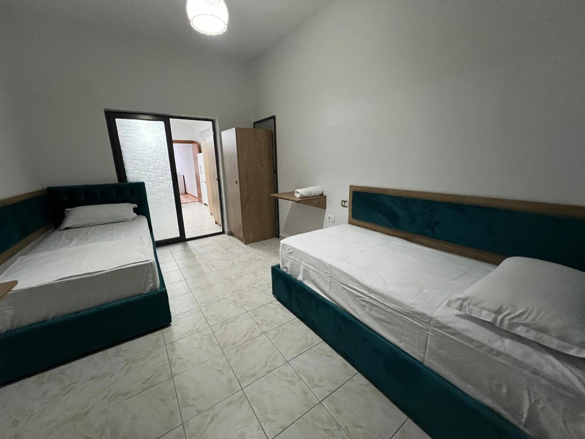 Sisterhood Hostel-Female Only 地拉那 外观 照片